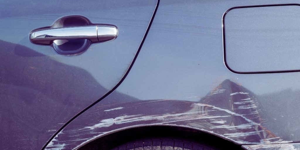 Los colores de coche que ocultan mejor los arañazos